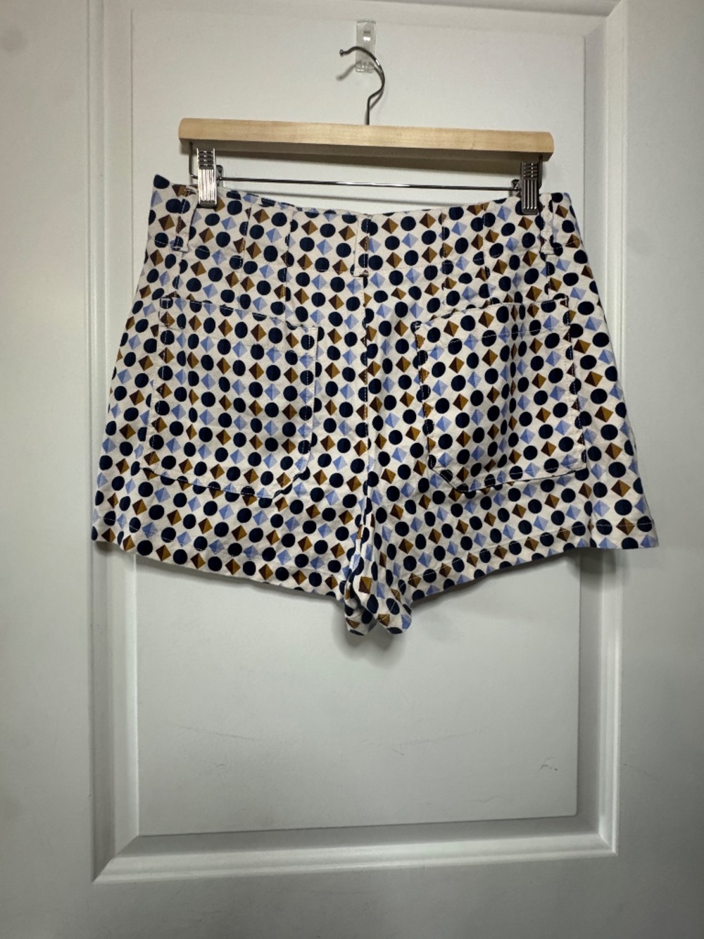 Maeve - Anthropologie - “Colette” High Rise Mini Shorts - Geometric Shapes Patte - Picture 3 of 7